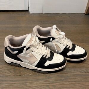 Off White Men's Black and White Sneakers